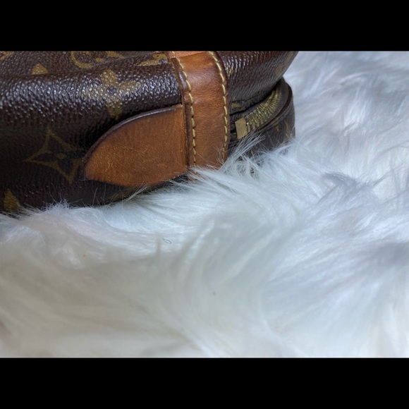 Louis Vuitton - Picture 4 of 8